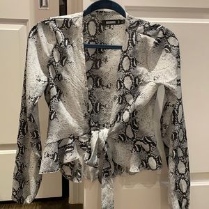SNAKESKIN TIE FRONT TOP - Missguided NEVER WORN
